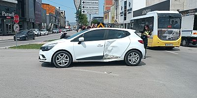 Mahmudiye’de Otomobil ile Motosiklet Çarpıştı: 1 Yaralı