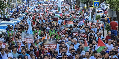 Mavi Marmara saldırısının 12'inci yılı nedeniyle Fatih'te yürüyüş yapıldı