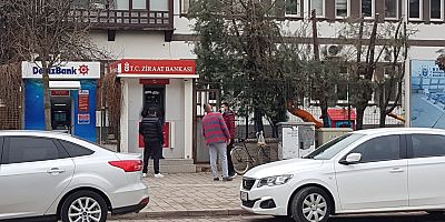 Meslek genişledi… Artık bankamatik kenarlarında bekliyorlar