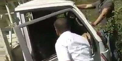 Mezitlerde korkutan dakikalar... Alev alan araç ve içinde sıkışan sürücü...