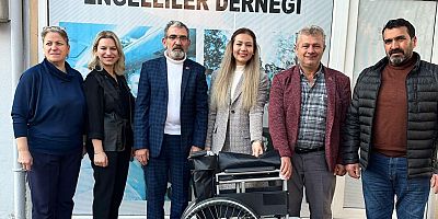 MHP’Lİ ADAY ADAYINDAN TEKERLEKLİ SANDALYE HEDİYE ETTİ
