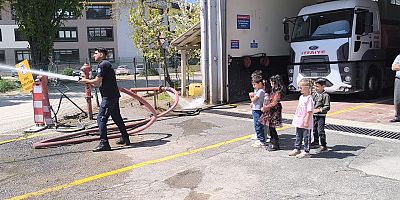 Miniklerden İtfaiyeye Ziyaret: Hem Öğrendiler Hem Eğlendiler
