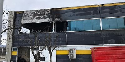 MOBİLYA İMALATHANESİ ALEVLERE TESLİM OLDU