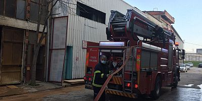 Mobilya üretim atölyesinde çıkan yangın söndürüldü