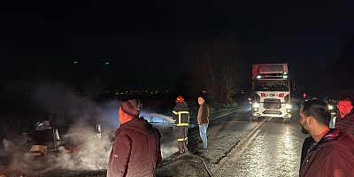 Mobilya Yüklü Kamyonette Yangın: Araç Kül Oldu