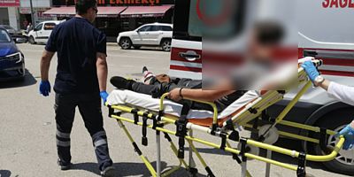 MOTOSİKLET İLE GEZİNTİYE ÇIKAN GENÇ KAZAYA NEDEN OLDU