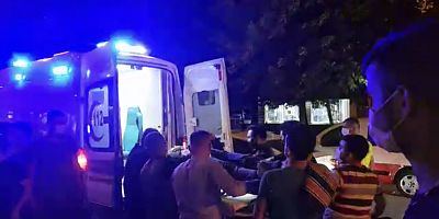 Motosiklet kazasında 1'i ağır 2 kişi yaralandı 