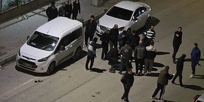 motosiklet sürücüsü 3 araca çarpıp yaralandı