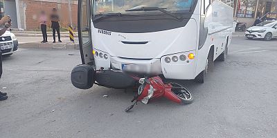 Motosiklet sürücüsü kıl payı ölümden döndü 