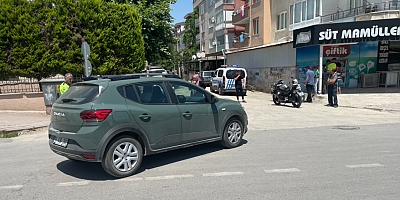 Motosiklet ve Otomobil Çarpıştı 1 Kişi Yaralandı 