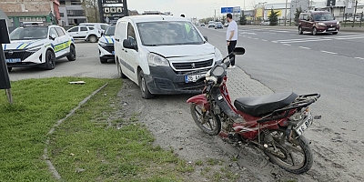 MOTOSİKLETE ARKADAN ÇARPTI: 1 AĞIR YARALI