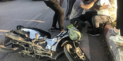 Motosiklete  çarpan kamyonet kaçtı