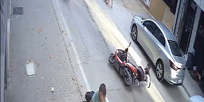 Motosikletten düşen sürücü kamerada
