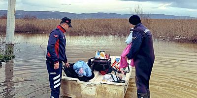 Nilüfer’de mahsur kalan aileyi jandarma kurtardı