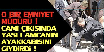 O Bir İl Emniyet Müdürü ! Cuma Namazı Çıkışında Ayakkabısını Giyemeyen Yaşlının Ayakkabısını Giydirdi