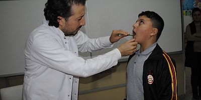 ÖĞRENCİLERE ÜCRETSİZ DİŞ TARAMASI YAPILDI