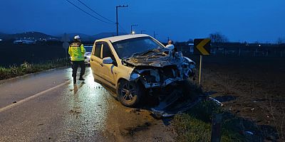 Ortaköy Yolunda Pikap Kazası: 1 Yaralı, Elektrikler Kesildi
