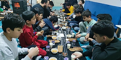 Osmanlı geleneği, İnegöl'de hayat buldu, öğrenciler önce iftar yaptı sonra diş haklarını aldı 