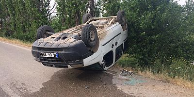Otomobil ile çarpışan hafif ticari araçta 3'ü çocuk 4 kişi yaralandı