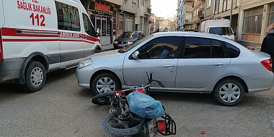 Otomobil ile çarpışan motosikletin sürücüsü yaralandı