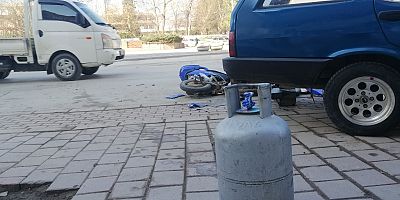 Otomobil ile çarpışan şarjlı motosikletin sürücüsü yaralandı