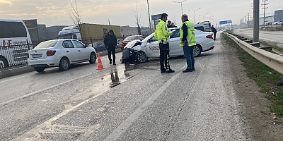 Otomobil ile hafif ticari aracın karıştığı kazada 1 kişi yaralandı 