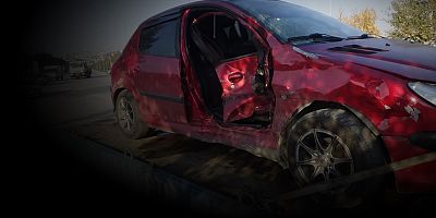 Otomobil  ile minibüs çarpıştı otomobil sürücü  yaralandı