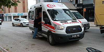 OTOMOBİL İLE MOTOSİKLET ÇARPIŞTI 1 KİŞİ YARALANDI