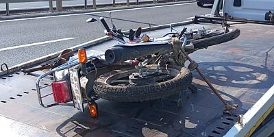 Otomobil ile motosiklet çarpıştı: 3 yaralı