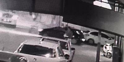 Otomobilin çarptığı kadın ağır yaralandı