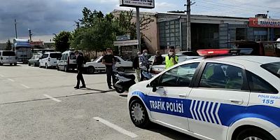 Otomobilin çarptığı motosikletin sürücüsü yaralandı