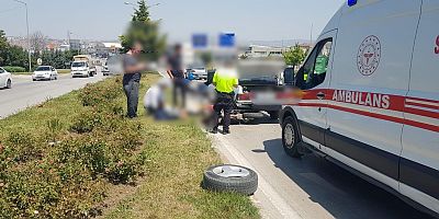 OTOMOBİLİN TEKERİ KOPTU MOTOSİKLET SÜRÜCÜSÜ YARALANDI