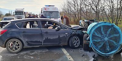 Otomobille traktörün çarpıştığı kazada 2 kişi yaralandı