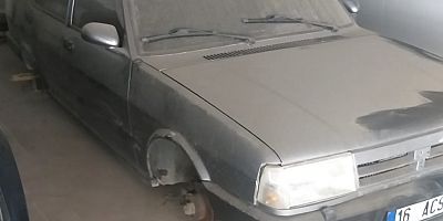 Otoparka bıraktığı aracını soydular