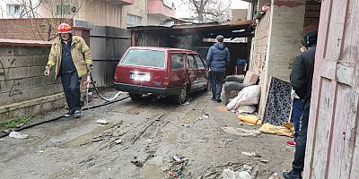 Park halindeki araç alev aldı