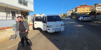 Park halindeki minibüs alev alev yandı