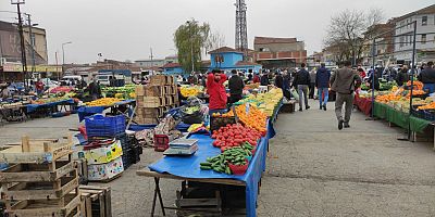 Pazartesi Pazarı esnafı lodosta mağdur 