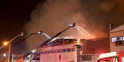 Pendik'te cam fabrikasında yangın çıktı