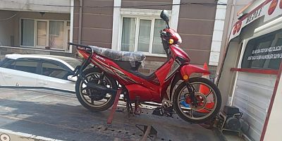 PLAKASIZ MOTOSİKLET KOVALAMACA SONUCU YAKALANDI
