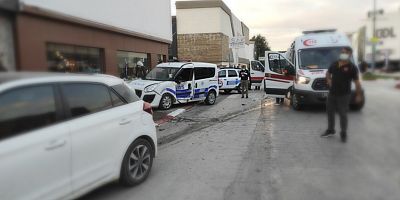 Polis aracı ile otomobilin karıştığı ve 3 kişinin yaralandığı kazada kamerada