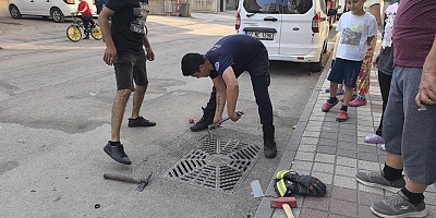 Rögarda mahsur kalan kargayı itfaiye kurtardı