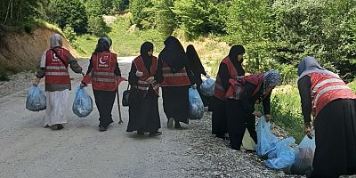 Saadet Partili Kadınlardan Kırsalda Çevre Temizliği Mesajı