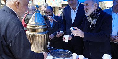 Saadet Partisi İnegöl İlçe Teşkilatı Vatandaşlara Salep İkramında Bulundu