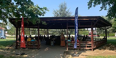 Saadet Partisi İnegöl Kadın Kolları'ndan Vatandaşlara Aşure İkramı