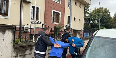 Sakarya'da arbedede düşürüldüğü sırada otomobilin ezdiği gencin ölümüne ilişkin 1 şüpheli tutuklandı