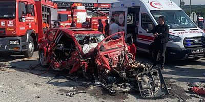 Sakarya'da tırla otomobil çarpıştı, 2 kişi öldü