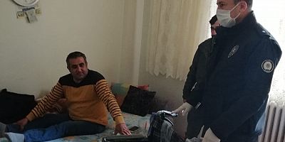 Sandalyesi çalınan engelli vatandaşa sandalye verildi 