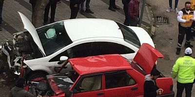 ŞEBBOY CADDESİ'NDE FECİ KAZA