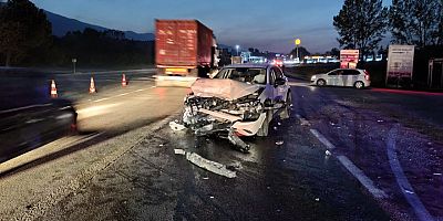 Bursa’da 1’i tır toplam 5 aracın karıştığı kazada 4 kişi yaralandı