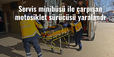 Servis minibüsü ile çarpışan motosiklet sürücüsü yaralandı